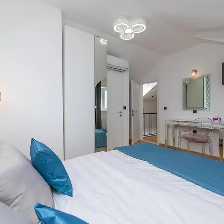 Moon Villa