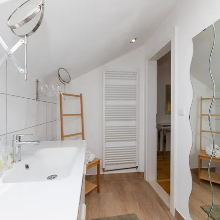 Villa Moon Bol